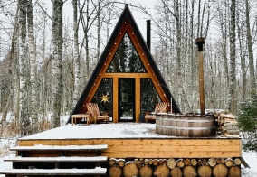 Глэмпинг Deep Lake House в Ленинградской области