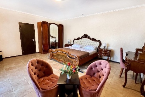 Пересыпь: Отель Замок