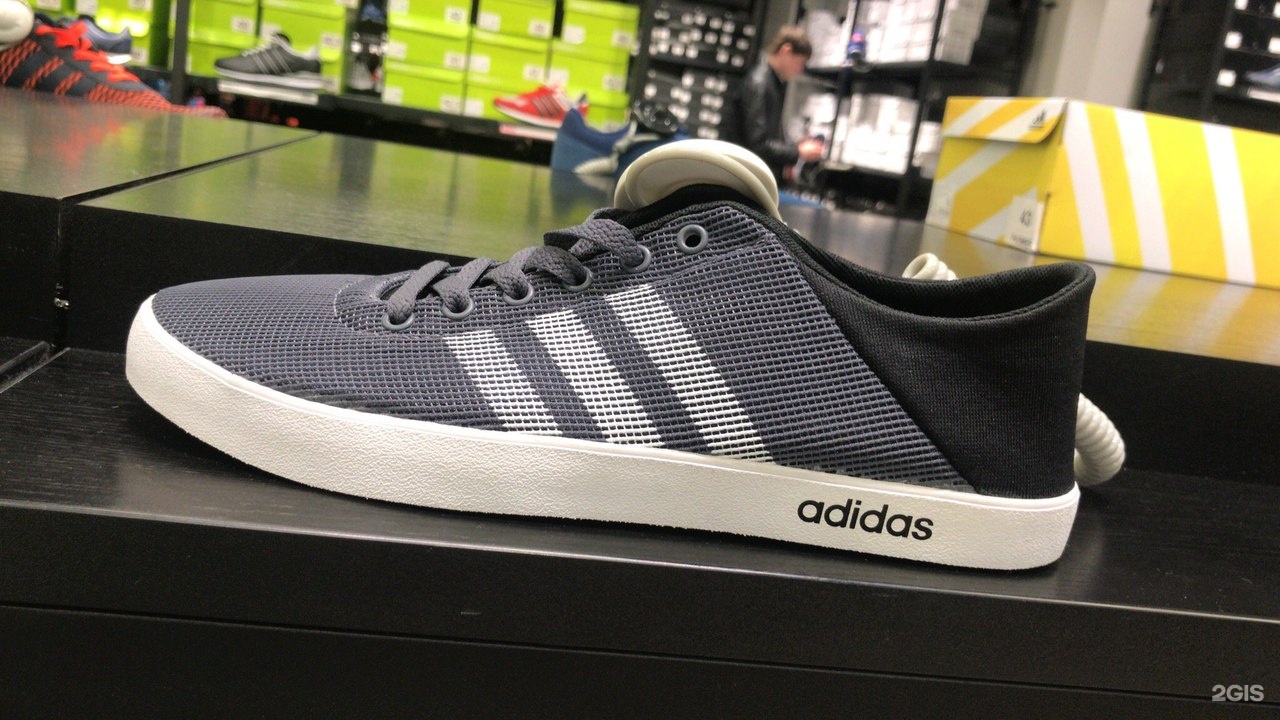 Континент Кропоткина 128а адидас раздевалки. Adidas adidas net 80 Black. Adidas NMS.