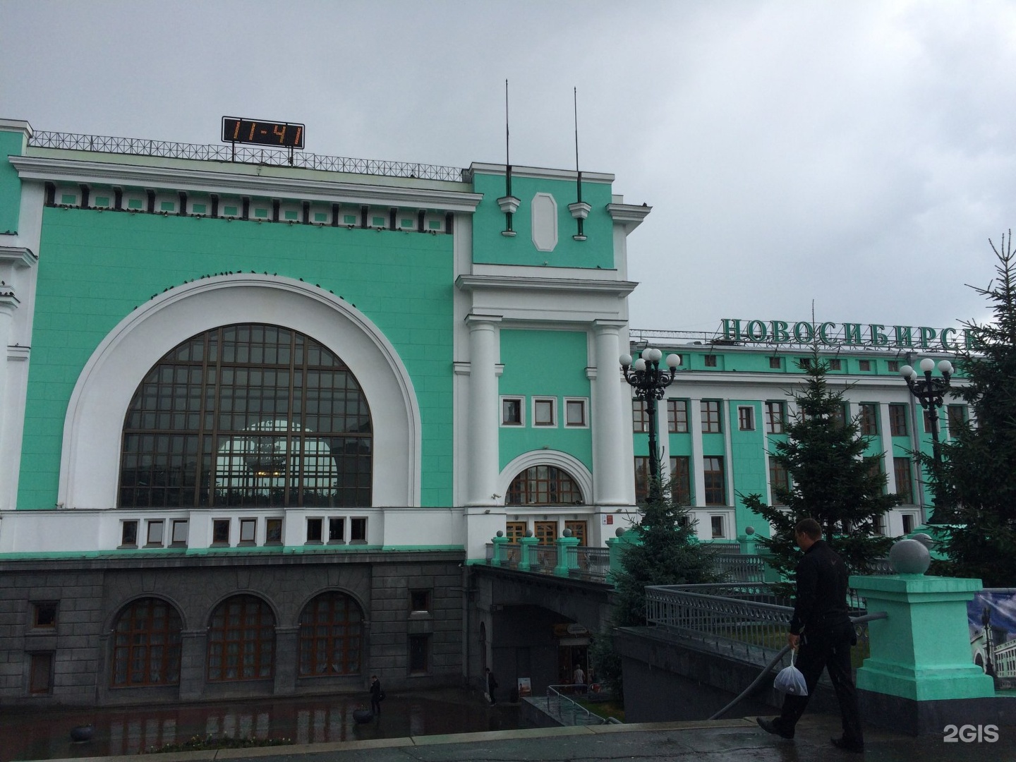 Новосибирский вокзал главный. ЖД вокзал Новосибирск главный. Станция Новосибирск-главный Новосибирск. Гостиница Новосибирск ЖД вокзал.