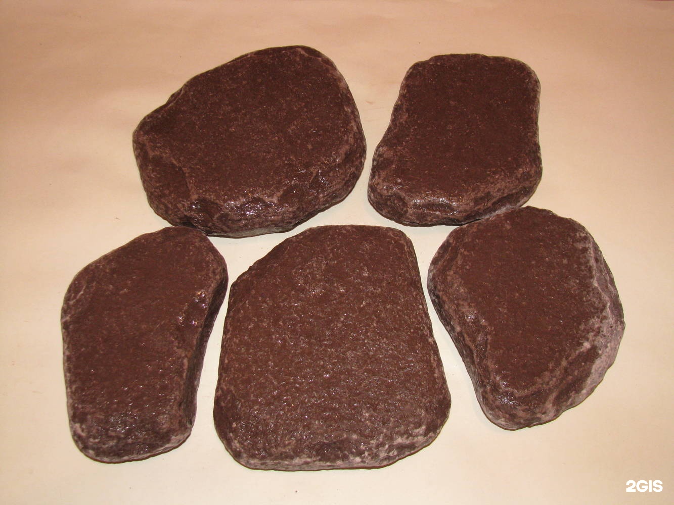 Особый камень. Камни ооо. Вайт кварц экстра. Гранитный валун. Мраморный галтованный камень.