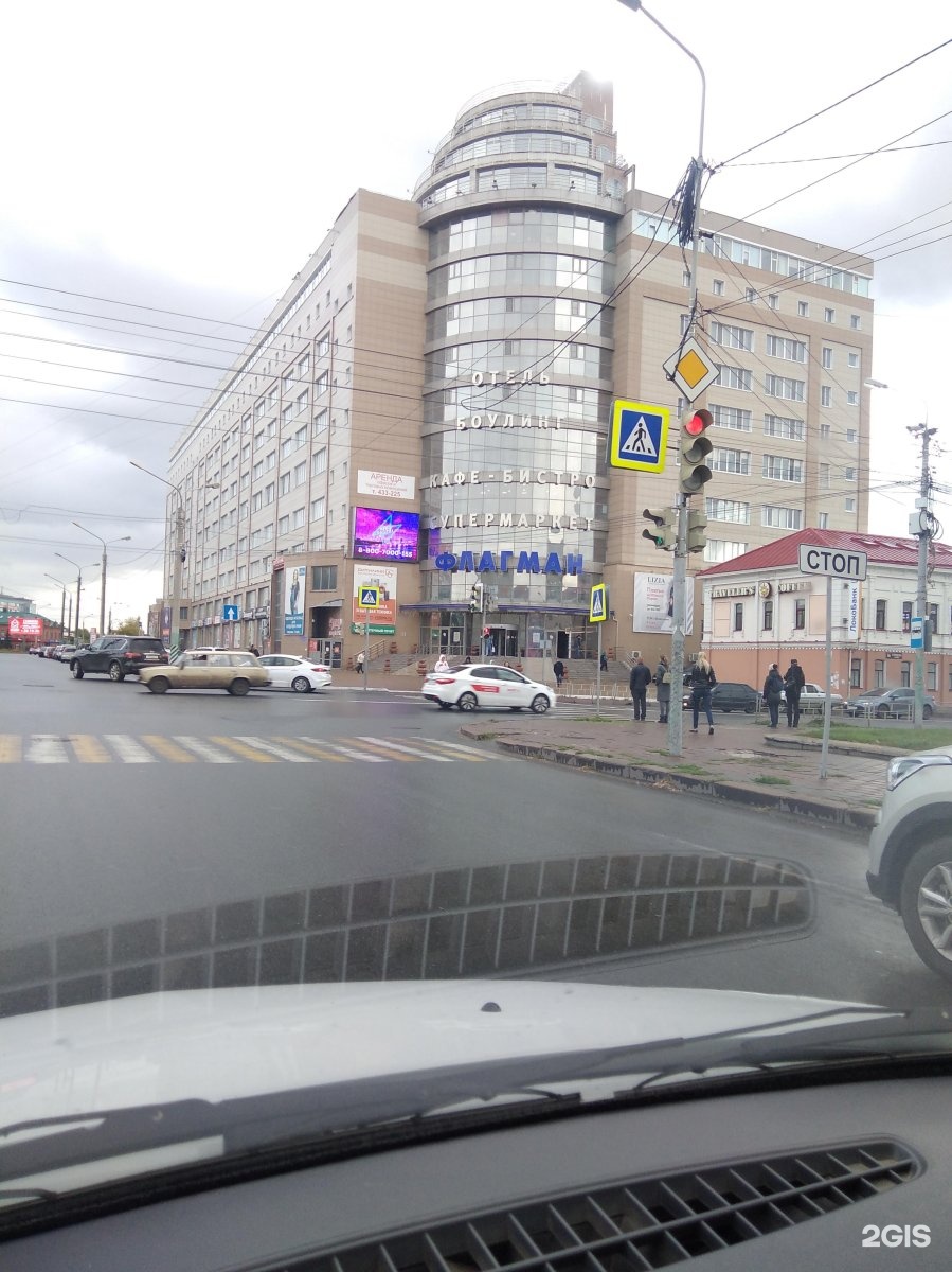 Фрунзе омск. Флагман Омск. Ул Фрунзе 80 Омск. Флагман Омск торговый центр. БЦ флагман, Фрунзе, 80.