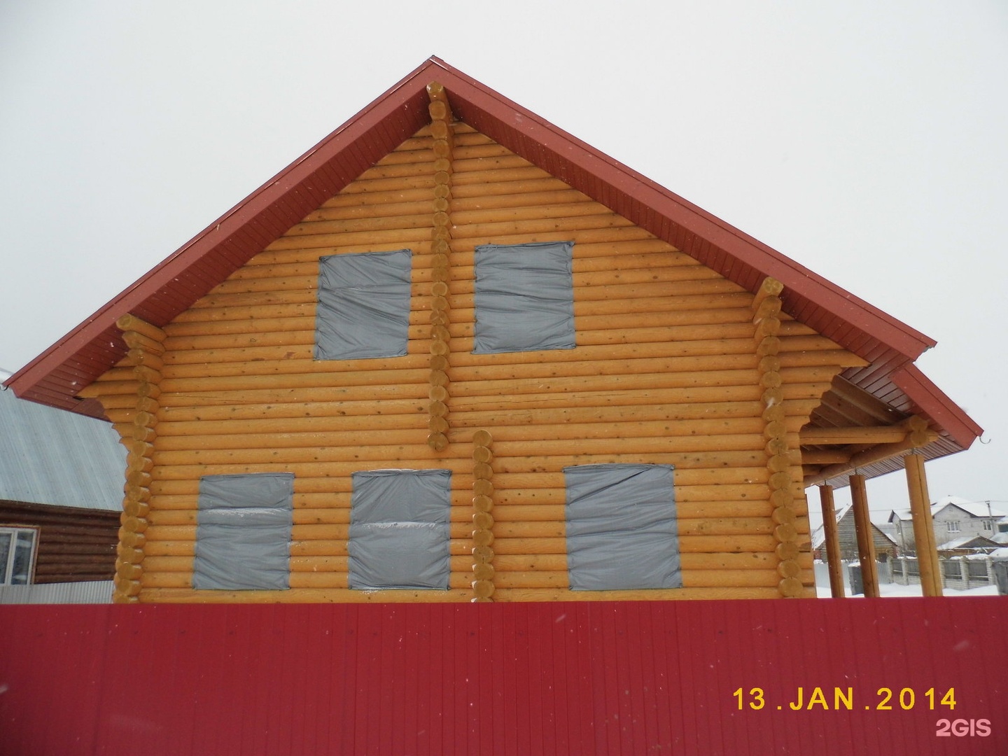 Кп монастырское озеро истринский район. Мастер срубов. Мастер срубов. Полубрус дом. Бревенчатый дом в чашу.