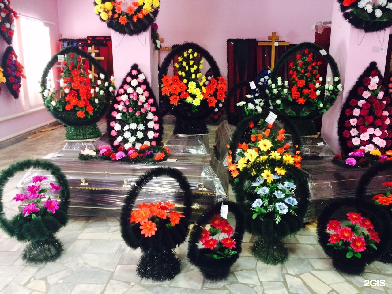 Гроб гладкий. Черный тюльпан магазин ритуальных услуг. Горняк похоронное бюро обелиск. Обелиск ритуальное агентство. Нижегородское ритуальное агентство.