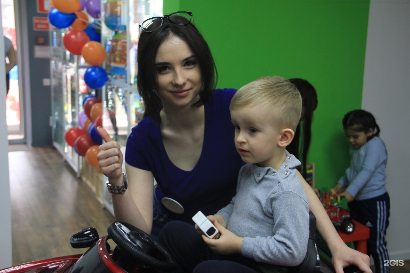 Детский салон красоты. Barber4kids ростов-на-дону. Детский барбершоп в ростове на дону 2 линия. Стрижки детям в парикмахерской. Ребенок в парикмахерской.
