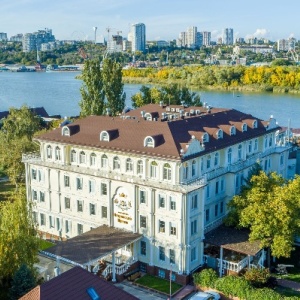 Фото от владельца Петровский Причал, гостиничный комплекс