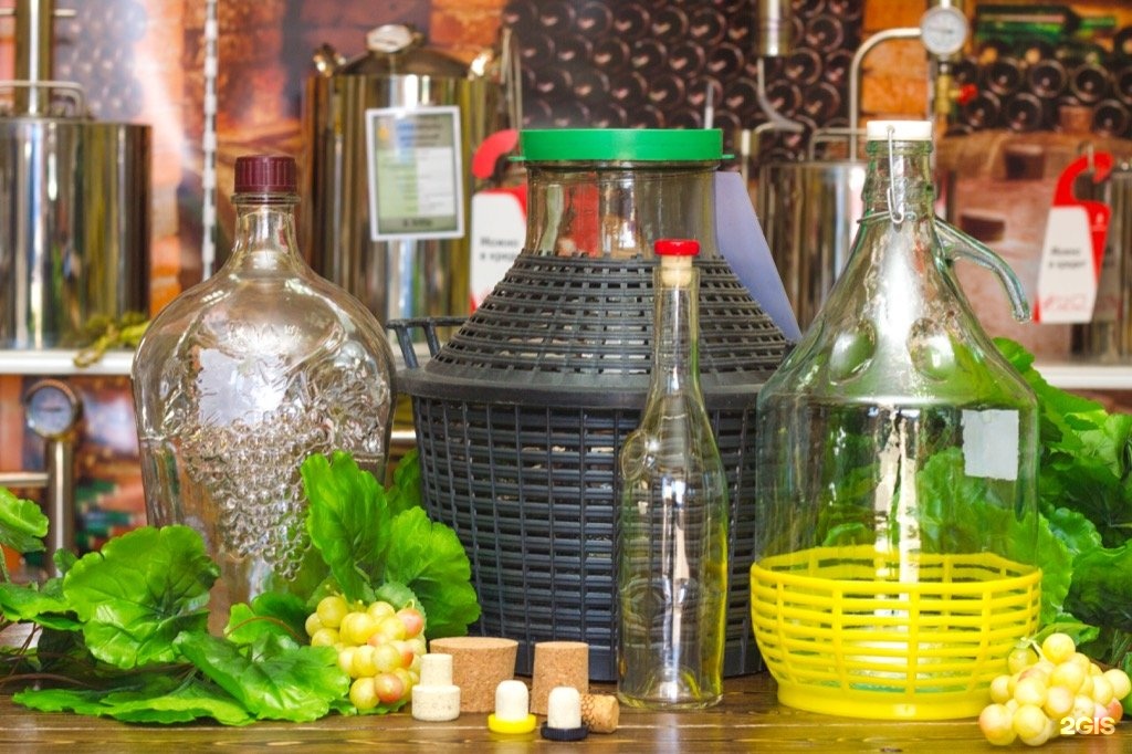 самогонный аппарат в подвале. солодовы погреба уссурийск. интерьер магазина самогонных аппаратов. солодовы погреба владивосток. солодовые погреба.