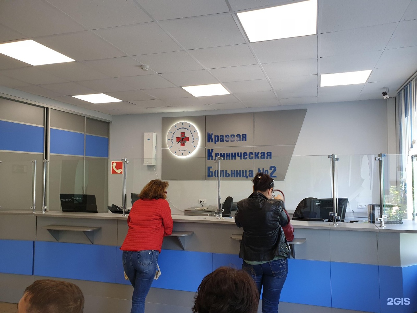 Ккб 2 владивосток. Интернациональная 56 поликлиника Владивосток. Поликлиника 2 Владивосток Интернациональная 56 регистратура. Алеутская 57 краевая больница Владивосток.