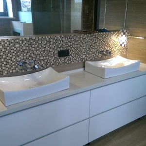 Фото от владельца Антураж, фирма по изготовлению влитых моек, столешниц, ванных комнат из искусственного камня