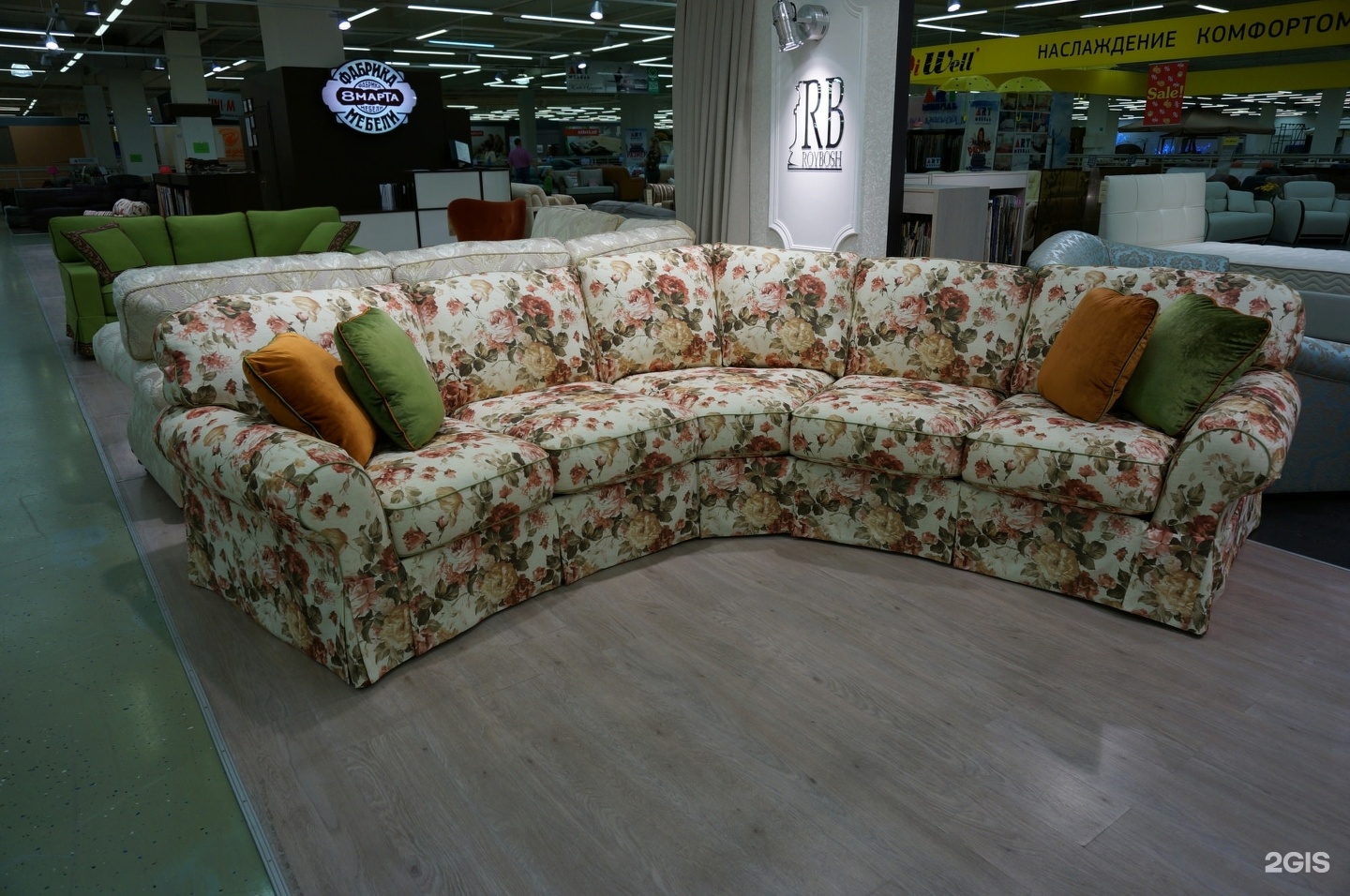 старые модели диванов 8 марта