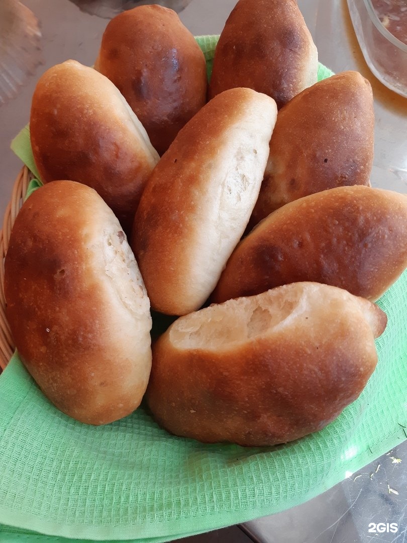 Пирожки в буфете. Пирожки из столовой. Школьные пирожки. Пирожки в школьной столовой. Пирожки в столовке.