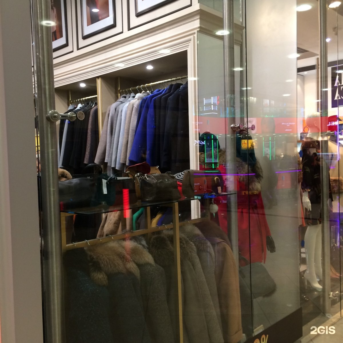 Coats магазин. Coats магазин одежды женской. Платья ТЦ Европейский. Киевская площадь ТЦ Европейский. Shou‑rum zhenskoy odezhdyno Reviewsleather Coats Store.