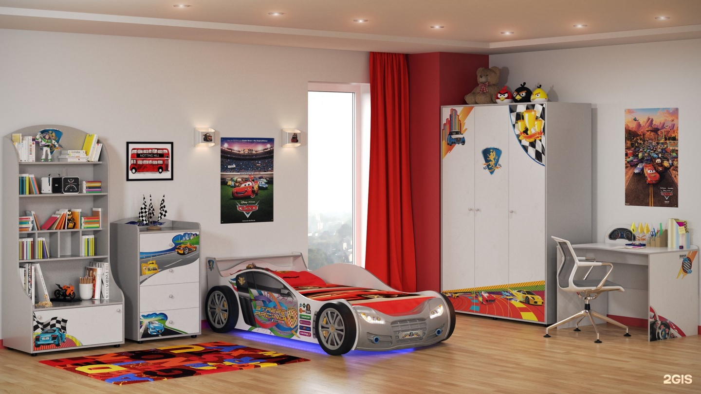 Комната для мальчика с кроватью машиной