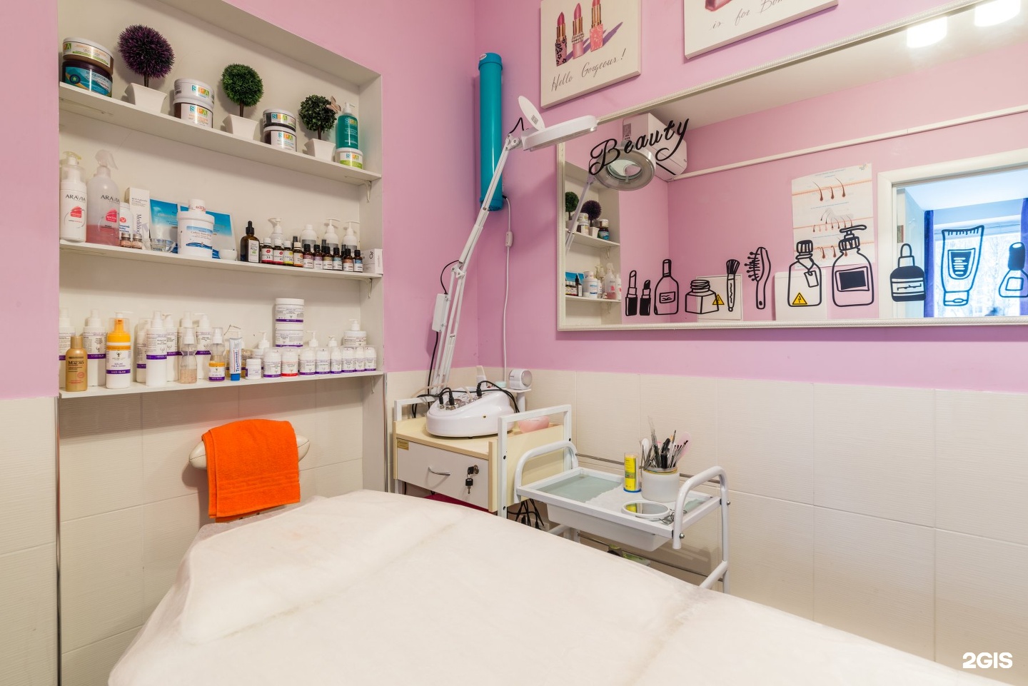 Лаборатория для парикмахерской. Beauty Lab салон красоты Пермь. Особа Лаб Академическая. Лаборатория в салоне красоты для коллажа.