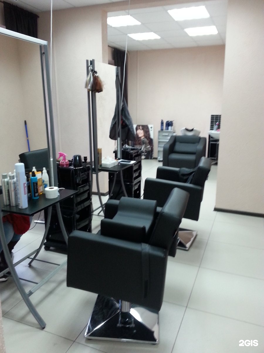 Кресло парикмахер робот. Салон красоты Рио на Петрозаводской. Расположение парикмахерских кресел на 20 квадратах. Кресло в парикмахерской рисунок. Снять парикмахерское кресло