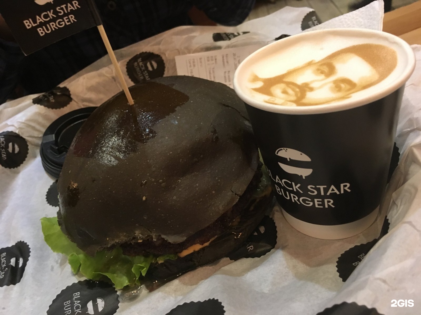 Блэк бургер москва. Блэк Стар бургер Москва Арбат. Black Star Burger (Москва, улица новый Арбат, 15с1). Тимати Блэк Стар бургер. Бургерная Блэк Стар Москва.