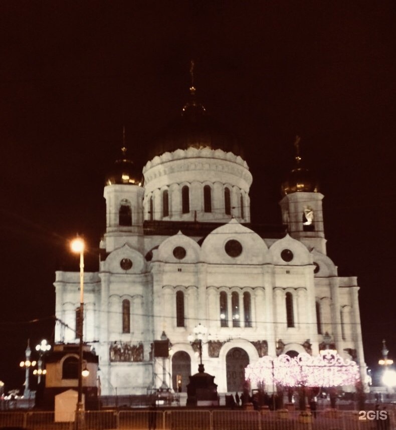 18 июня церковь. Москва. Храм Христа Спасителя. ХХС улица 2023. Волхонка 15. Храм Христа Спасителя в Москве улица вокруг.