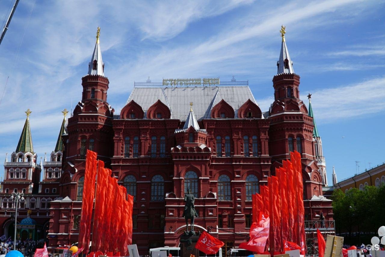 вид на красную площадь и исторический музей