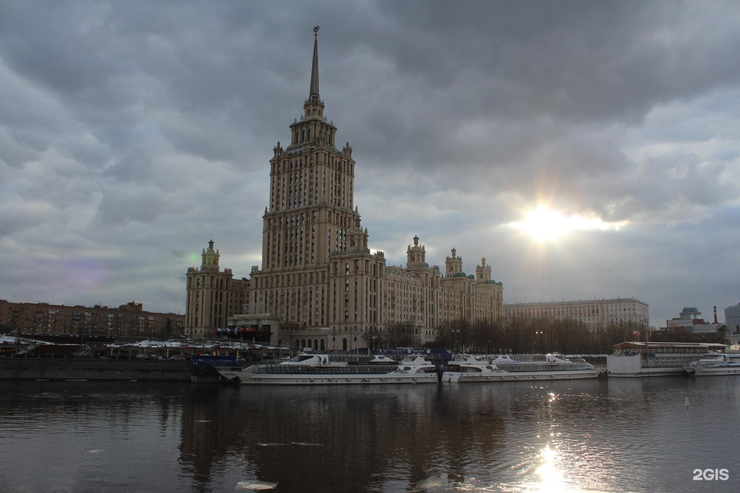 Москва кутузовский пр 2. Radisson Кутузовский проспект. Рэдиссон Роял Москва. Рэдиссон Роял Москва Кутузовский проспект. Рэдиссон Кутузовский 2/1.