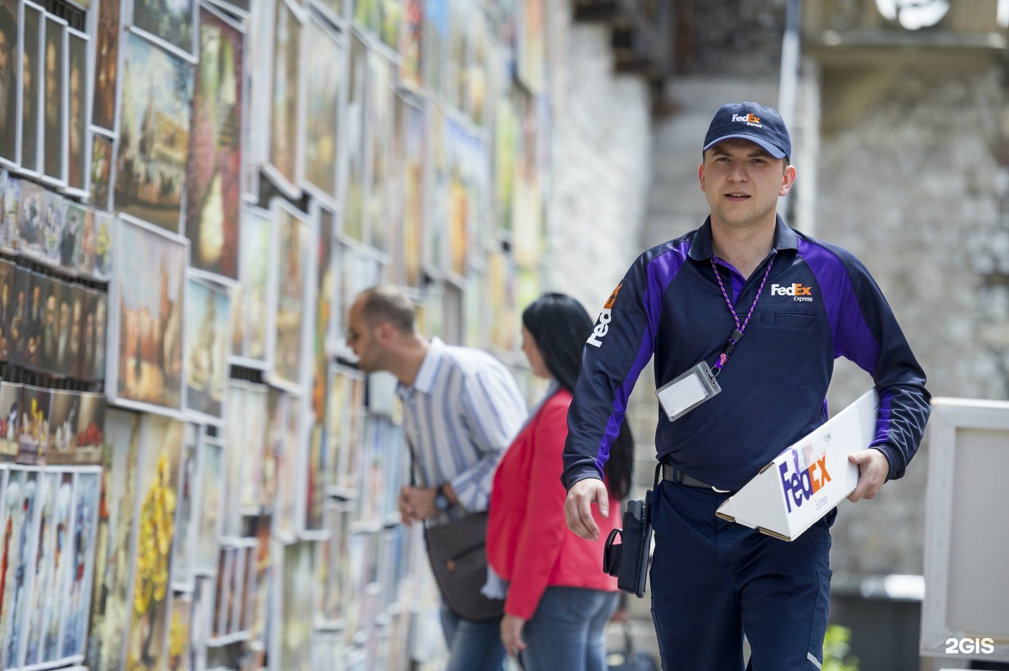 Курьер Федекс. FEDEX = Курьерская служба. Федекс доставка СПБ. Курьерская служба классика.