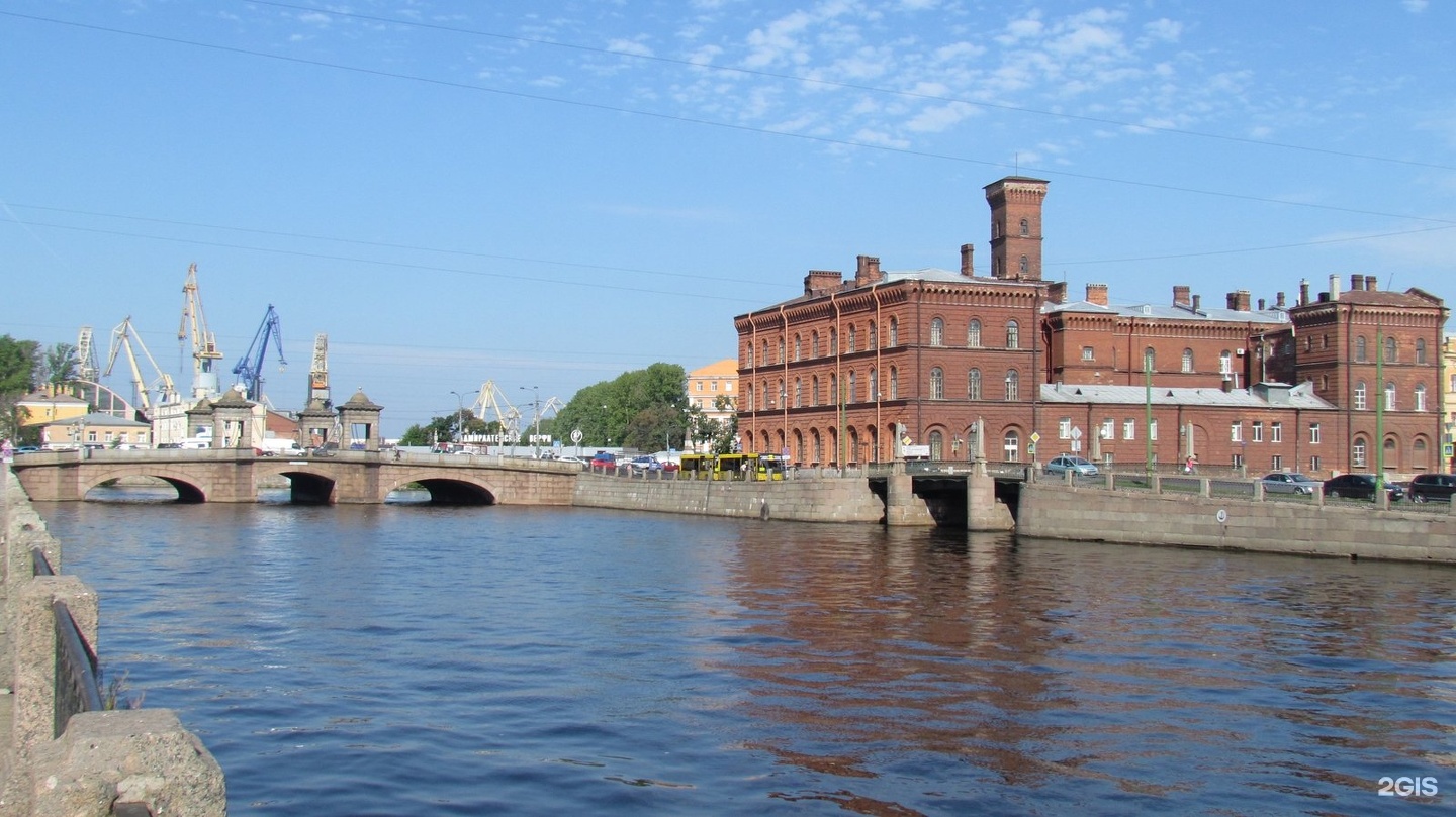 Хозяин санкт петербурга. Площадь Репина. Площадь Репина Петербург. Площадь Репина 1. Университет МВД СПБ площадь Репина.