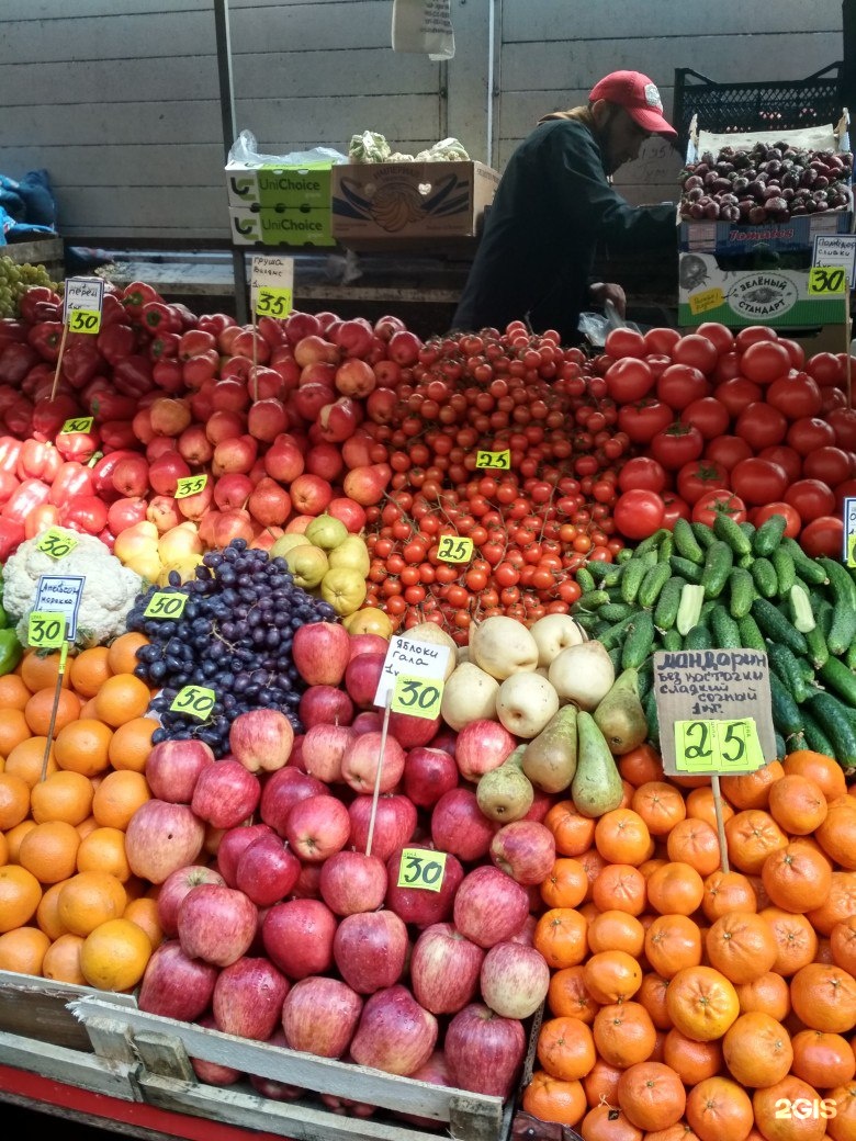 Сенной рынок в Санкт-Петербурге фрукты
