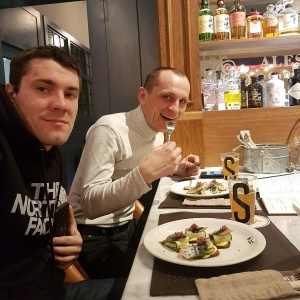 Смоки бонс московский просп 204. Ресторан чарли фокстрот петергоф. Смоки бонс московский просп 204. Smokey bones. Смоки бонс ресторан.