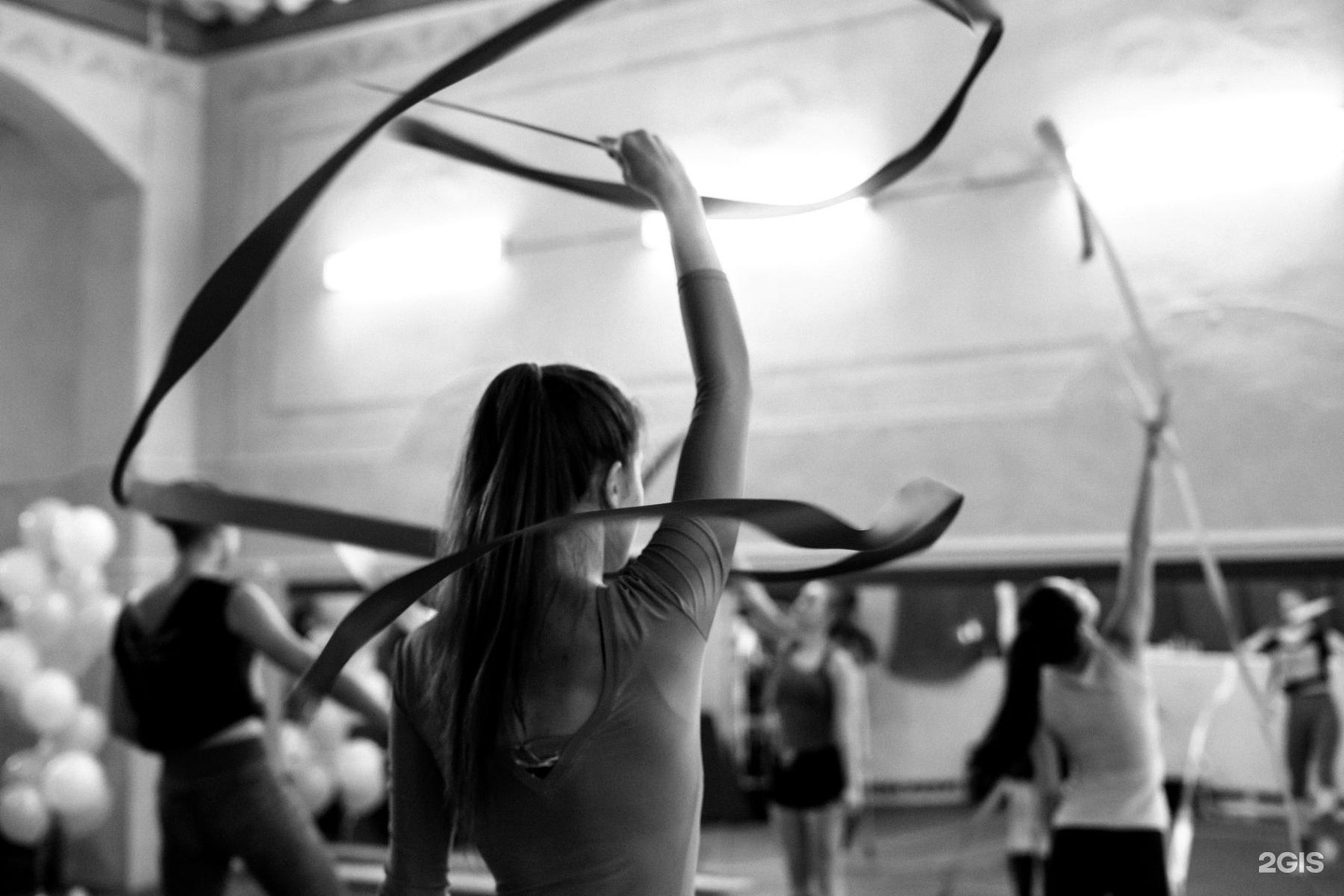 Phantom spell - keep on running 2021 картинки. здоровый образ жизни обои на рабочий стол. спортивная пара спортзал. девушка спорт. художественная гимнастика с лентой фото.