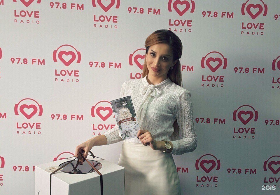 Топ неделя лав радио. Love Radio Магнитогорск. Лав радио Петропавловск Камчатский. Love Radio декольте.