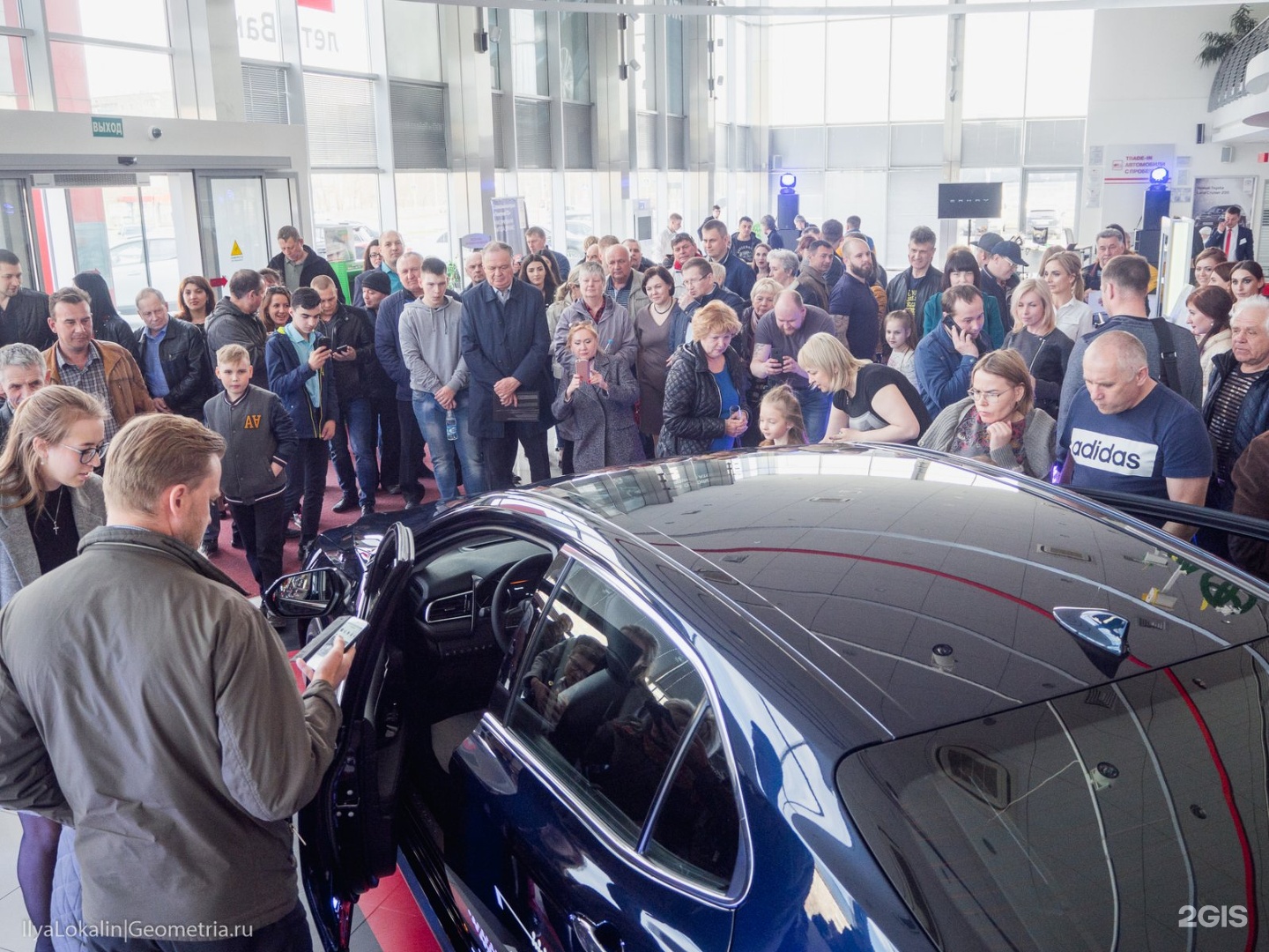 Нижний тагил автосалон с пробегом. Автосалон Тойота Нижний Тагил. Автосалон ВАЗ ГГМ Нижний Тагил 2008 год.