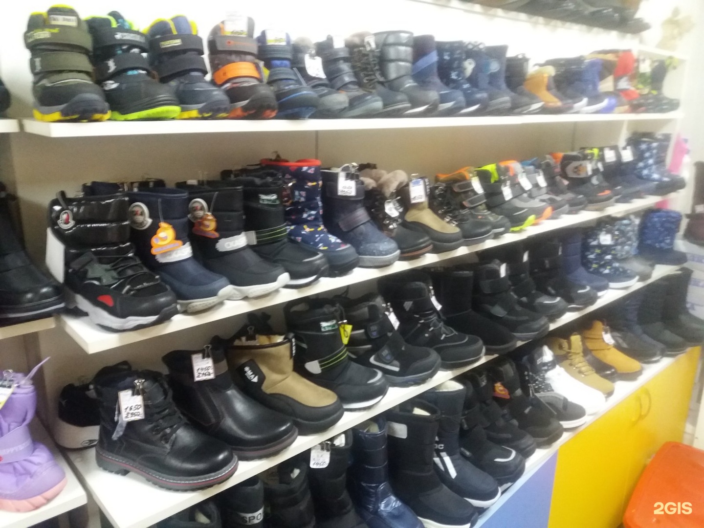 Обувь оренбург сайт. Магазин обуви Оренбург. Сеть магазинов обуви в Оренбурге. Обувь Оренбург магазины недорого мужские.