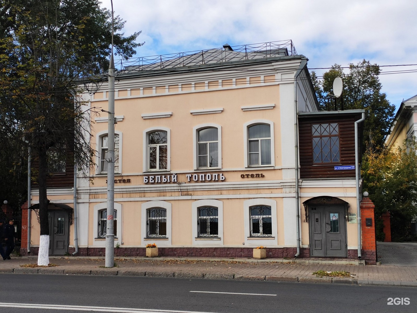 Нижегородская 17. Хостел белый Тополь Владимир большая Нижегородская 17. Отель белый Тополь Владимир. Г Владимир хостел 