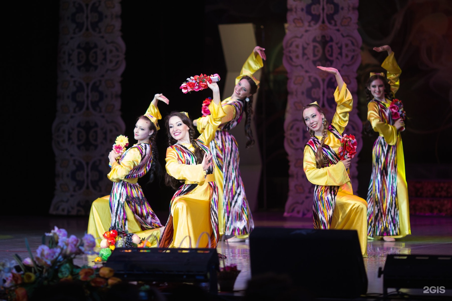 Национальные танцы Узбекистана. Узбекские национальные танцы. Народные танцы Узбекистана. Узбекский танцевальный костюм.