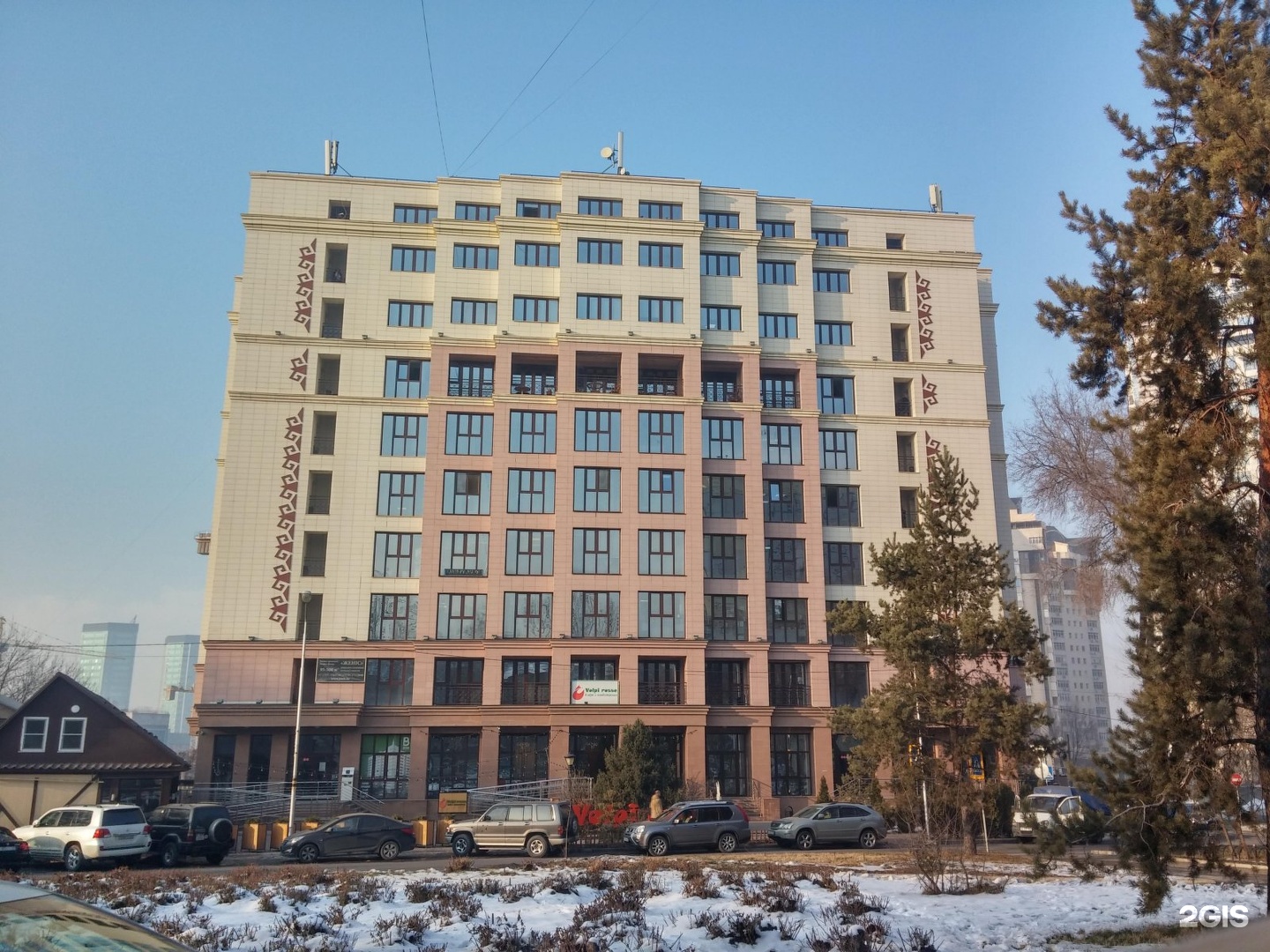 Бульвар 33. Бизнес центр Бухара. Bukhar Zhyrau Boulevard 33, Almaty вид на горы. Bukhar Zhyrau Boulevard 33, Almaty, 050040, Kazakhstan.