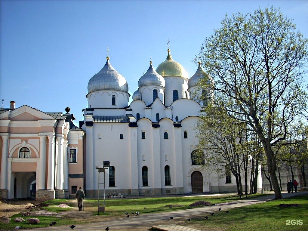 Храм софии в новгороде. Собор Святой Софии (Софийский собор в Новгороде). Собор Святой Софии в Великом Новгороде. Храм София Новгородская Великий Новгород. Новгородский Кремль Софийский собор.