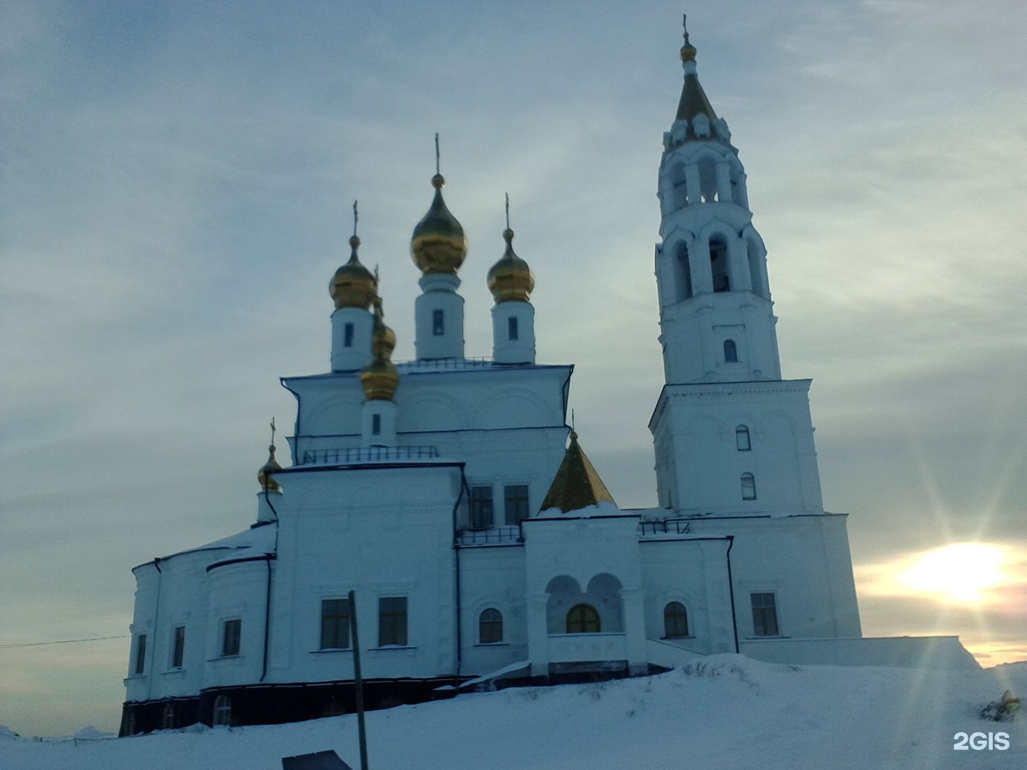 Храм строителей екатеринбург академический. Благовещенский храм святых Божиих Строителей. Храм святых Божьих Строителей Екатеринбург. Благовещенская Церковь святых Божиих Строителей, Екатеринбург. Благовещенская Церковь святых Божиих Строителей осенью.