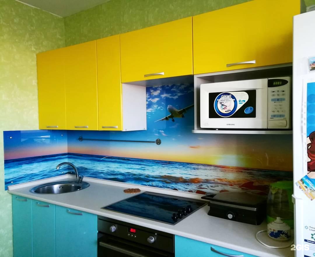 Фирма хамелеон. Хамелеон фартуки для кухни Екатеринбург. Акриловая краска ВГК хамелеон вид на стене.