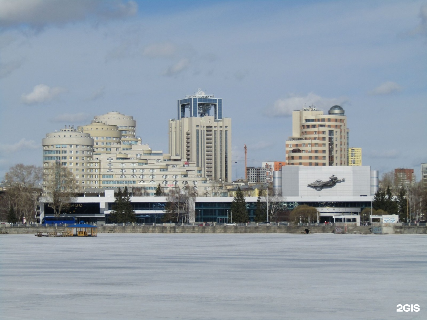 Космос дзержинского 2 екатеринбург