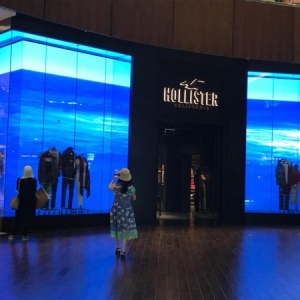 clothing shop, The Dubai Mall 