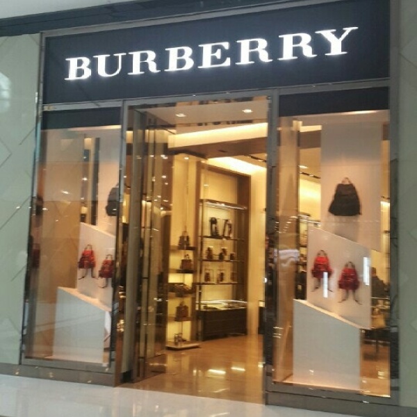 Burberry, fashion store, Dubai Mall, 3, Mohammed Bin Rashid Boulevard,  Dubai — 2GIS