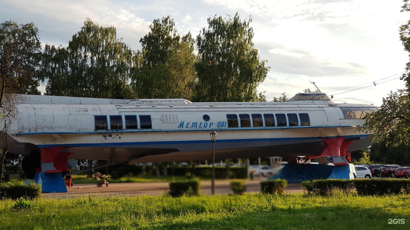 Буревестник ракета. Памятник Метеору в Нижнем Новгороде. Ракета Комета Метеор. Судно на подводных крыльях Метеор в Нижнем Новгороде. Метеор Комета 10 на подводный крыльях.