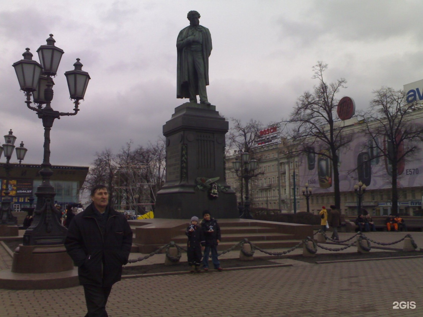 Ул пушкинская москва. Пушкинский сквер Москва. Памятник а. с. Пушкину (Москва, Пушкинская площадь). Пушкинская улица Москва. Памятник Пушкина в Москве.