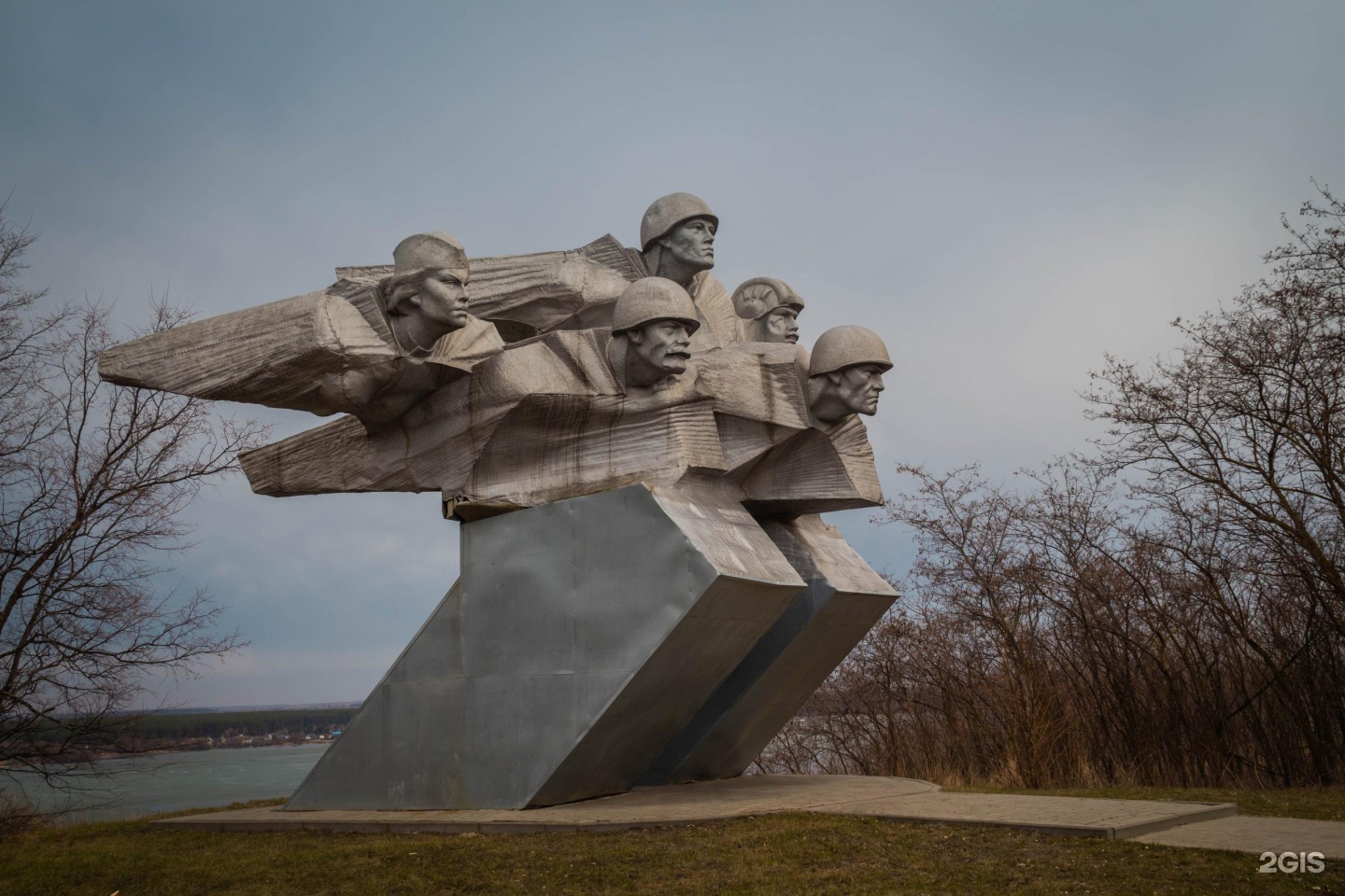 Плацдарм. Шиловский плацдарм Воронеж. Шиловский плацдарм памятник. Памятник советским солдатам Воронеж. Памятники солдатам Великой Отечественной войны в Воронеже.