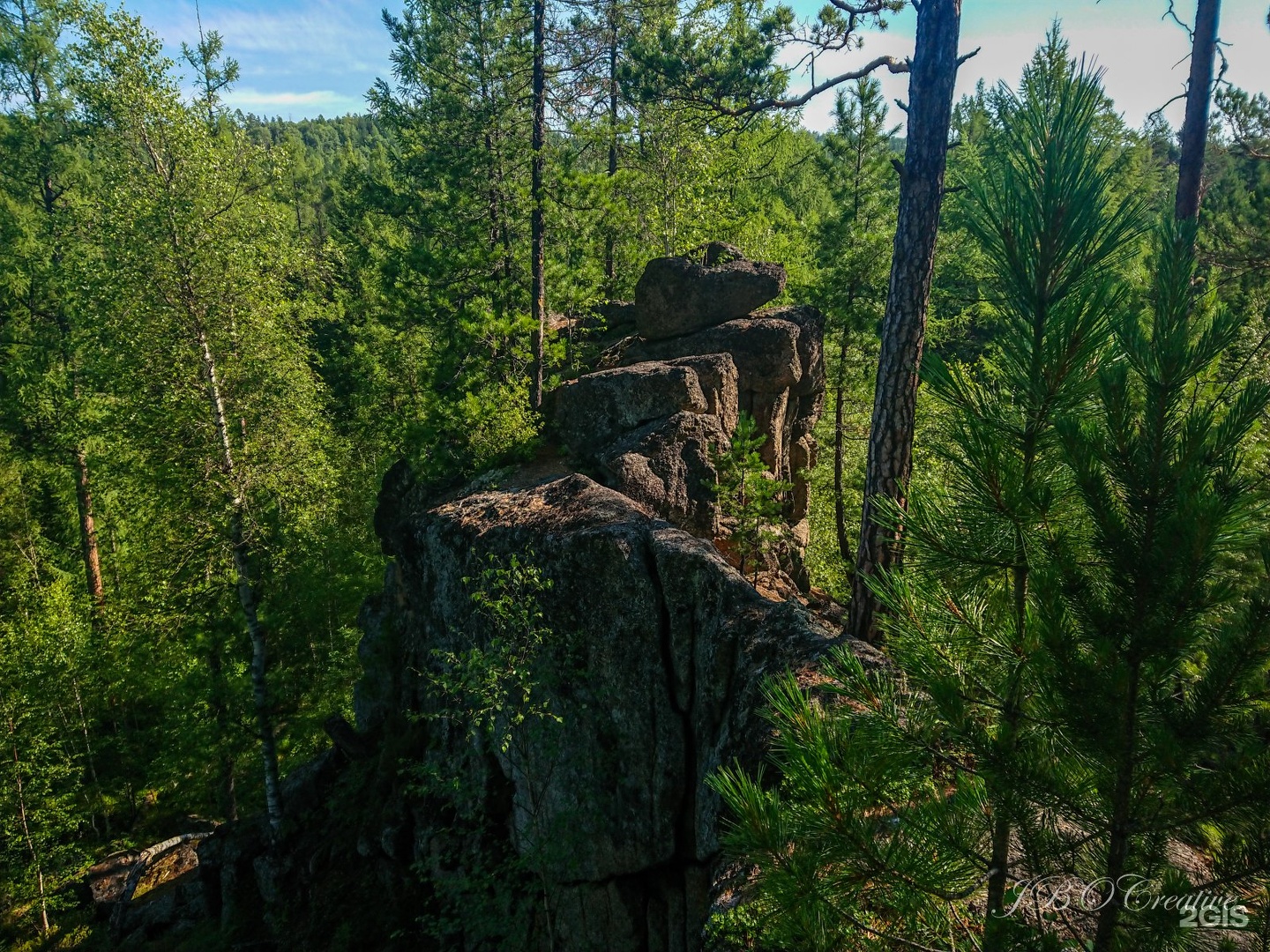 Скала лев. Скальник Лев в Иркутской области. Зыряновская скала Иркутск.