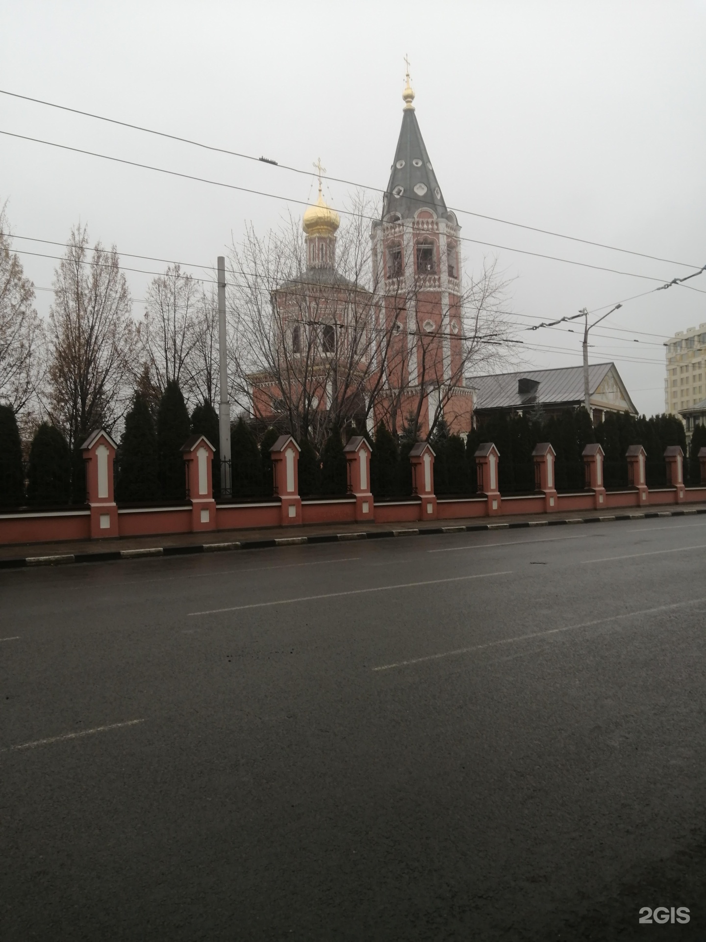 Часовня на театральной площади Саратов