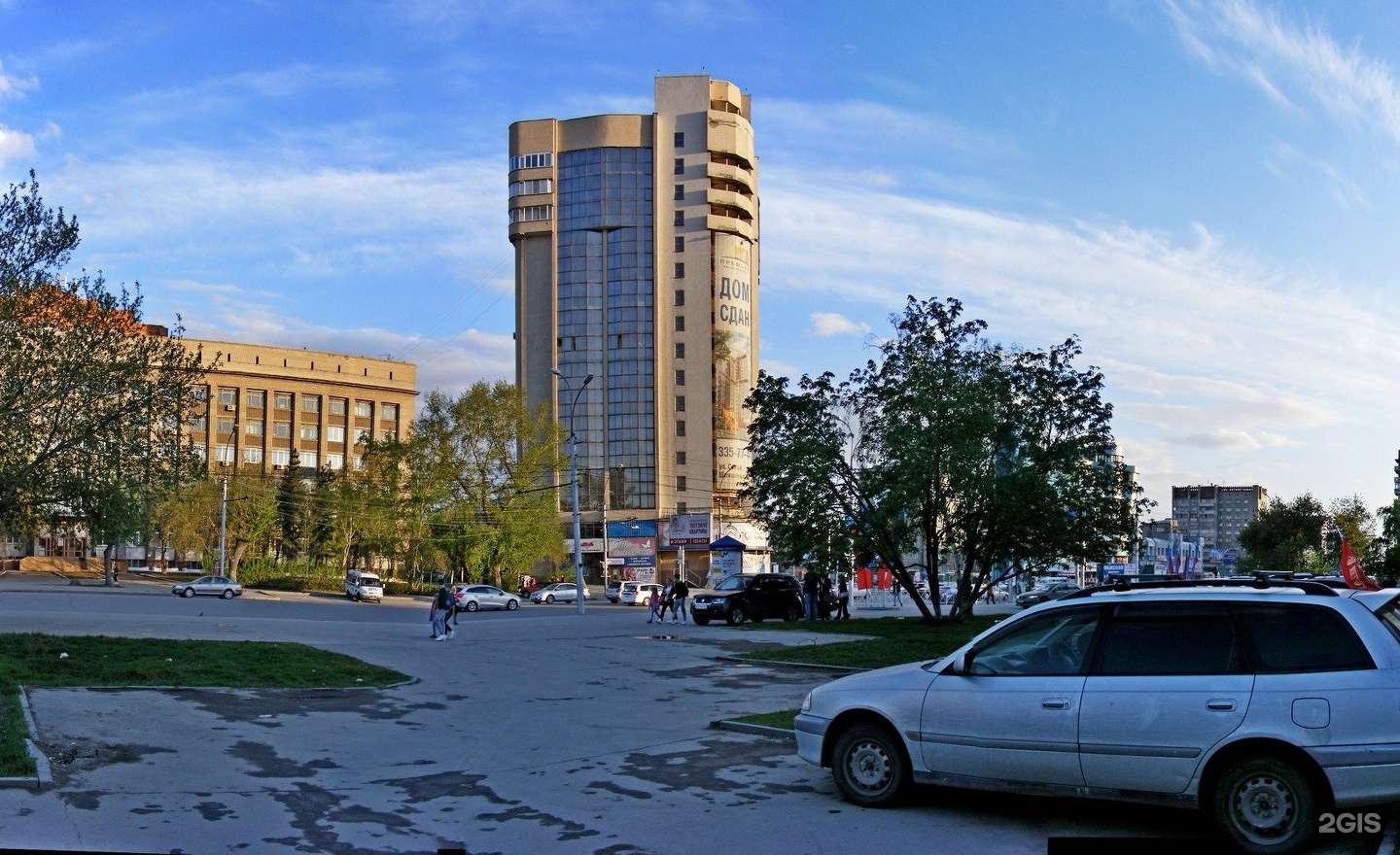 Челюскинцев 1