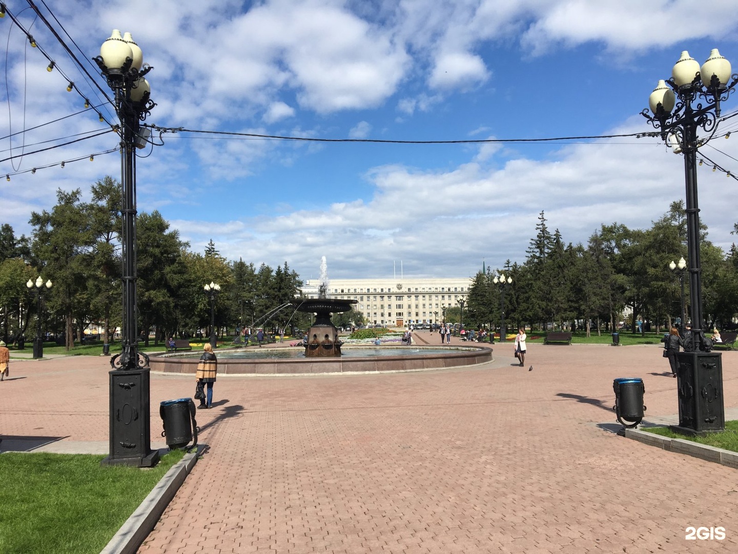 Иркутск кировский. Сквер имени Кирова Иркутск. Площадь Кирова Иркутск. Площадь сквер Киров. Парк Кирова Иркутск.