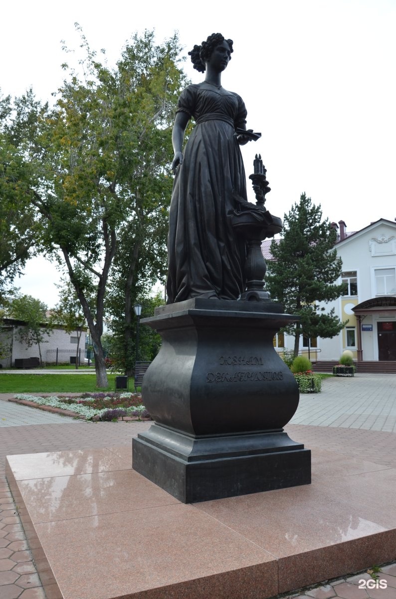 Памятник жене. Памятник женам Декабристов в Иркутске. Памятник жёнам Декабристов. Памятники для жены. Памятник женам Декабристов в Иркутске фото.