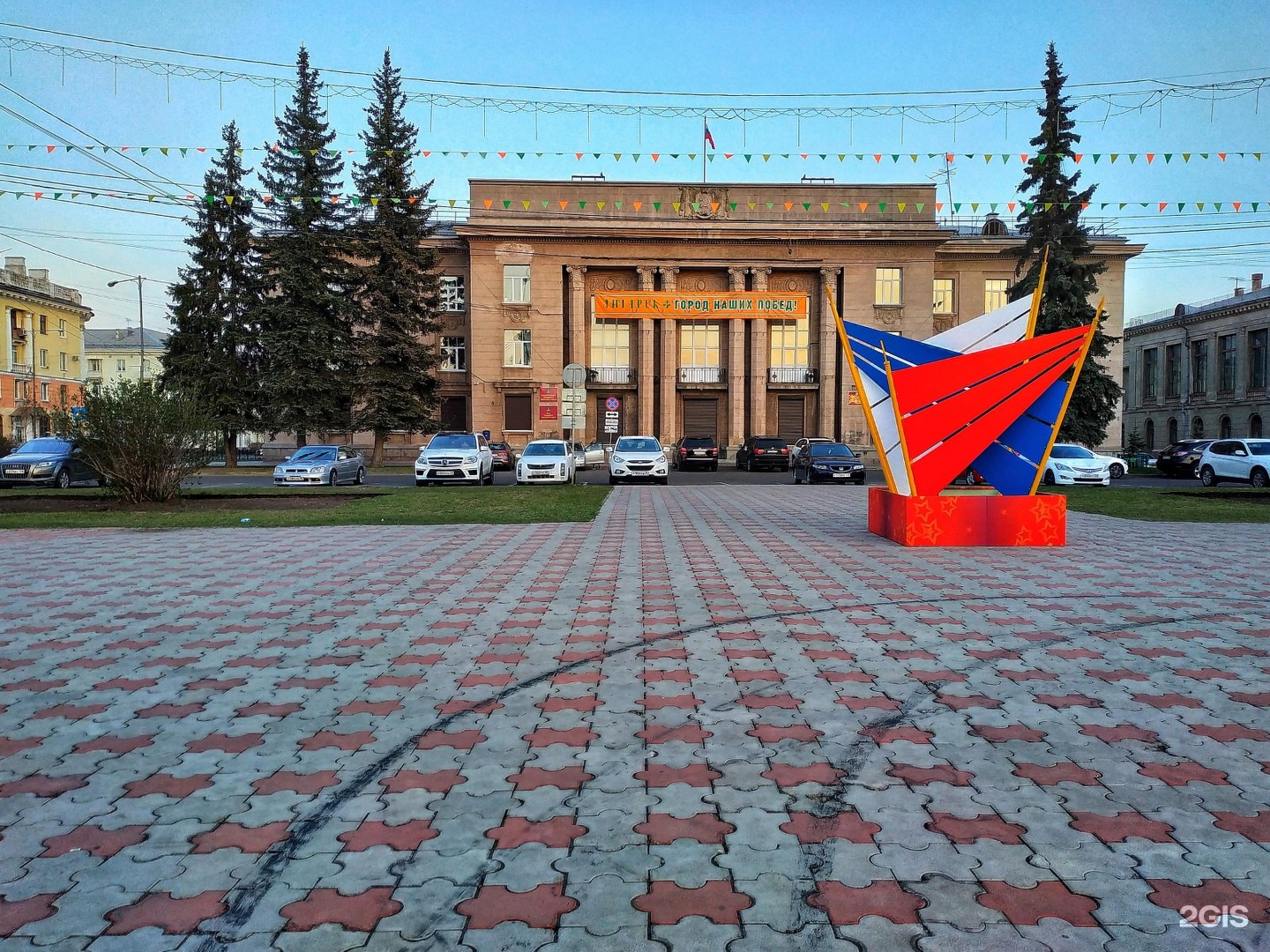 Население города ангарска. Памятник Ленину Ангарск. Ангарск площадь. Площадь Ленина Ангарск Ангарские куранты. Площадь Ленина Ангарск 2023.