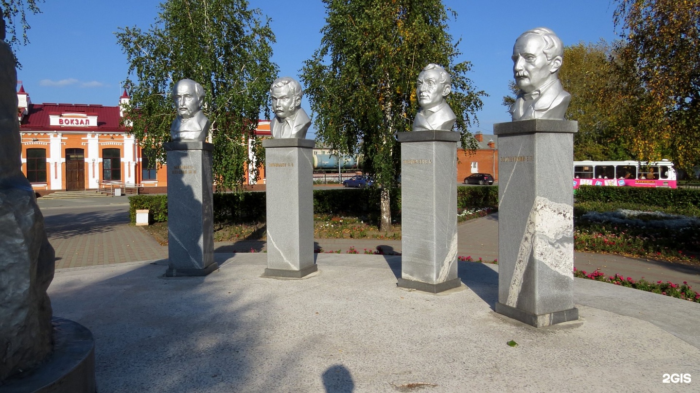 Мемориал памяти бурятия. Петровск Забайкальский памятник декабристам. Памятник декабристам в Ялуторовске. Ялуторовск комплекс Декабристов. Памятник декабристам Чита.